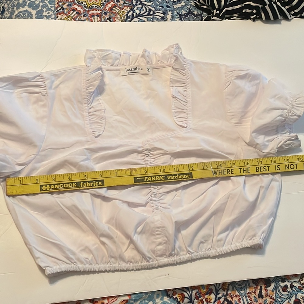 Jasambac white cropped top size small. New, never worn. Elastic front and waist - Picture 6 of 9